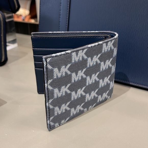 Michael Kors Men’s Women’s Cooper Logo Fabric Billfold Wallet Navy Multi NWT - Picture 6 of 16